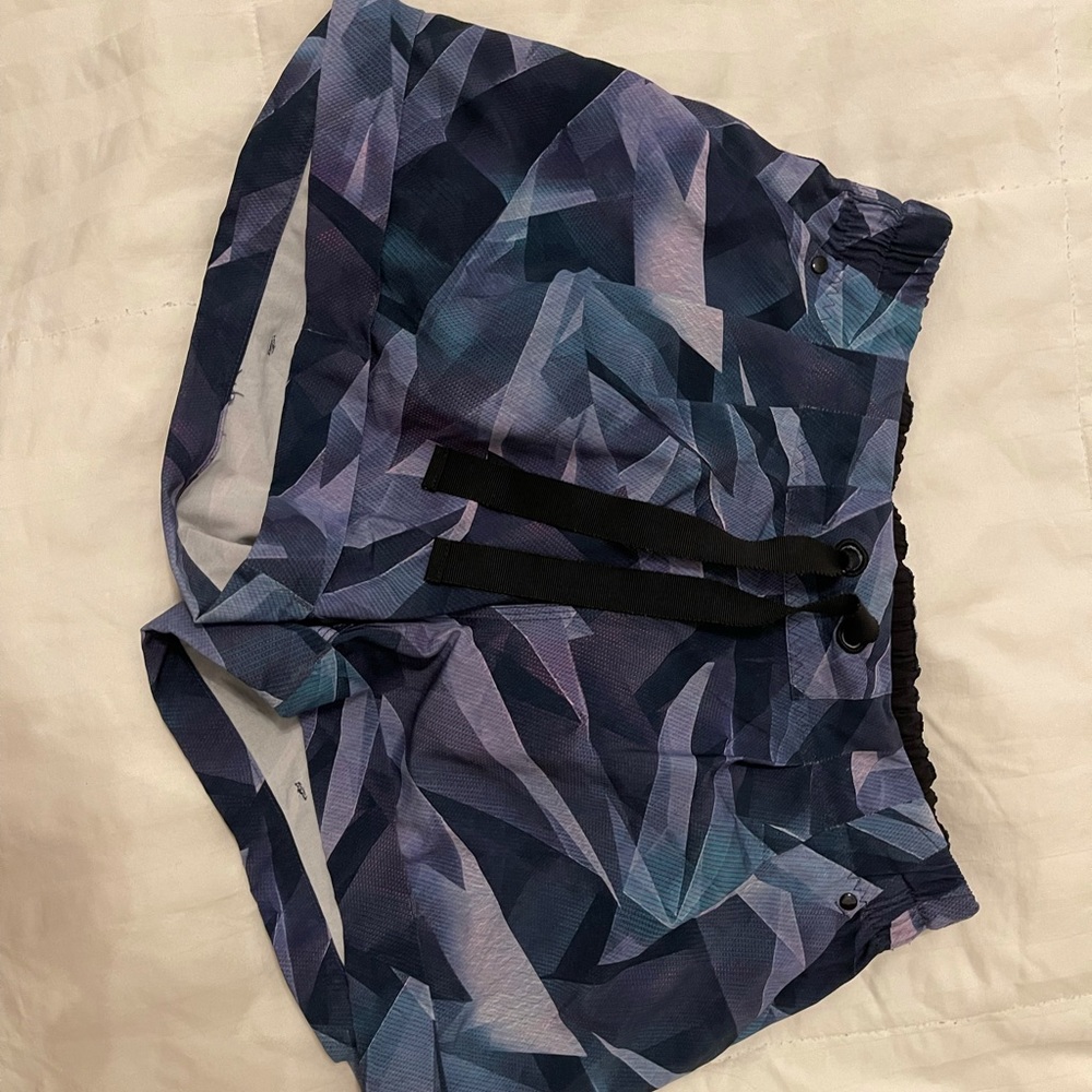 Geometric Lululemon Cuffed Shorts